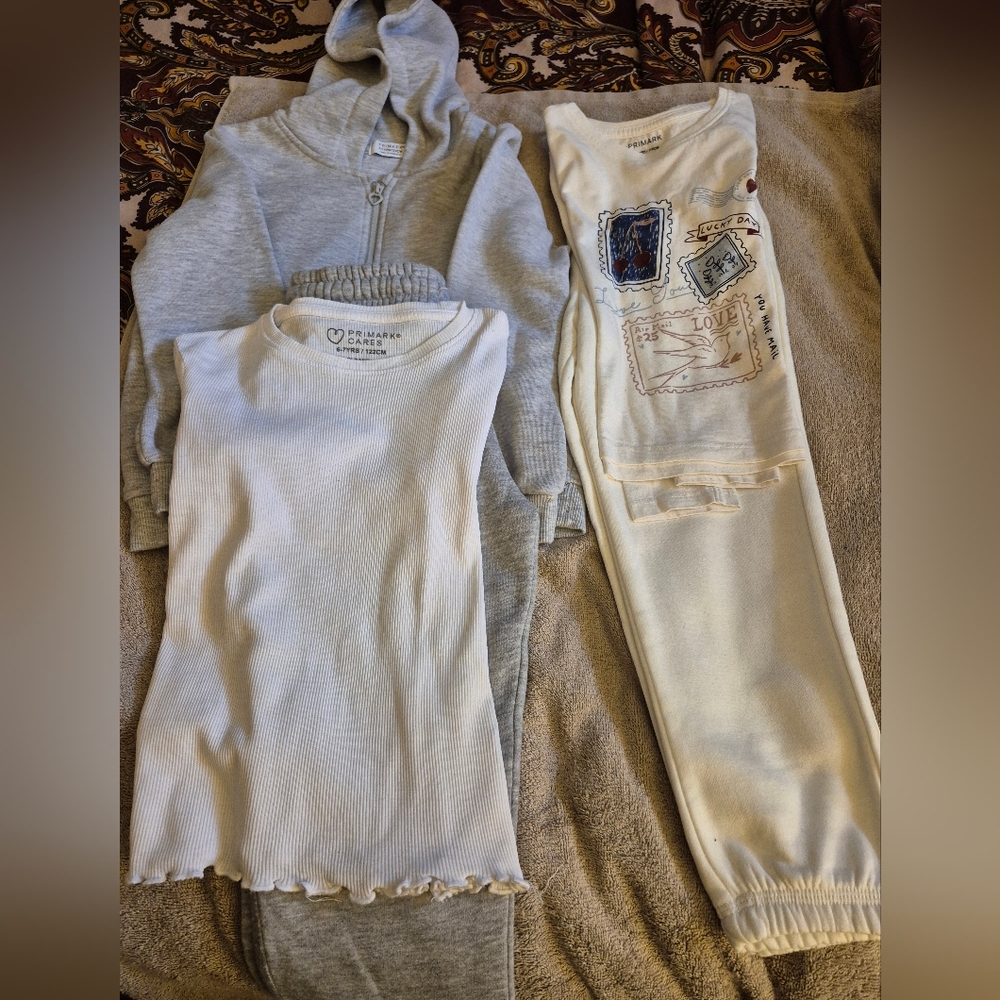 Girls Sweat Sets  With Tops 5 To 6yr Old